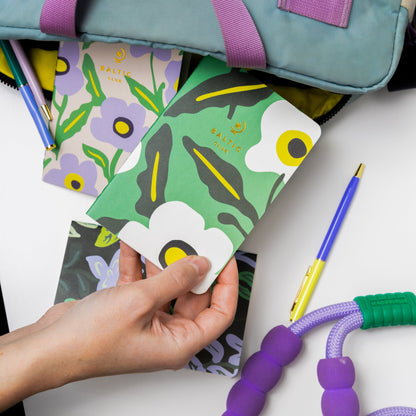 Vue d’ambiance avec carnets Esprits de la Forêt – format de poche, motifs floraux