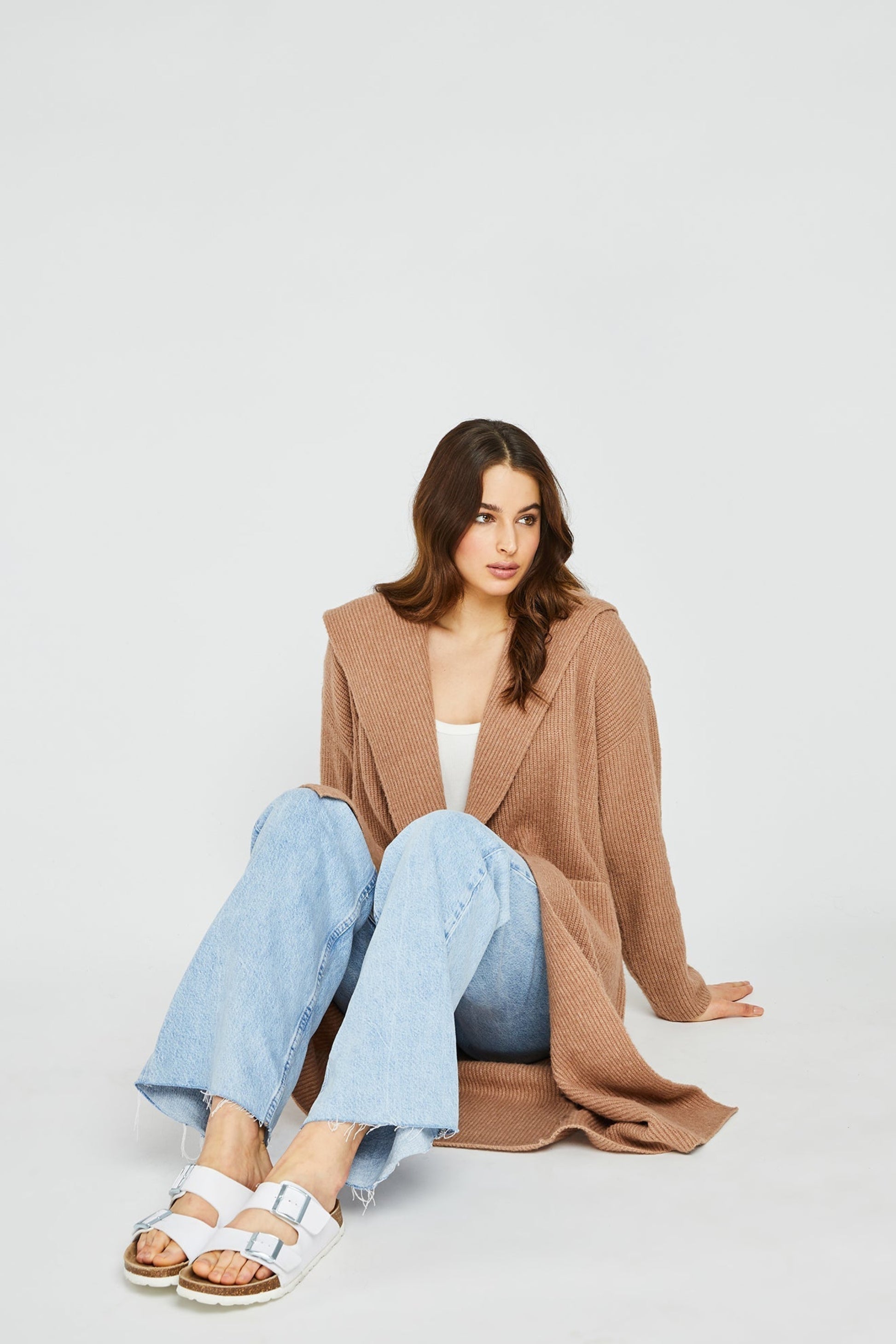 Cardigan long brun porte assise + maille douce et fluide