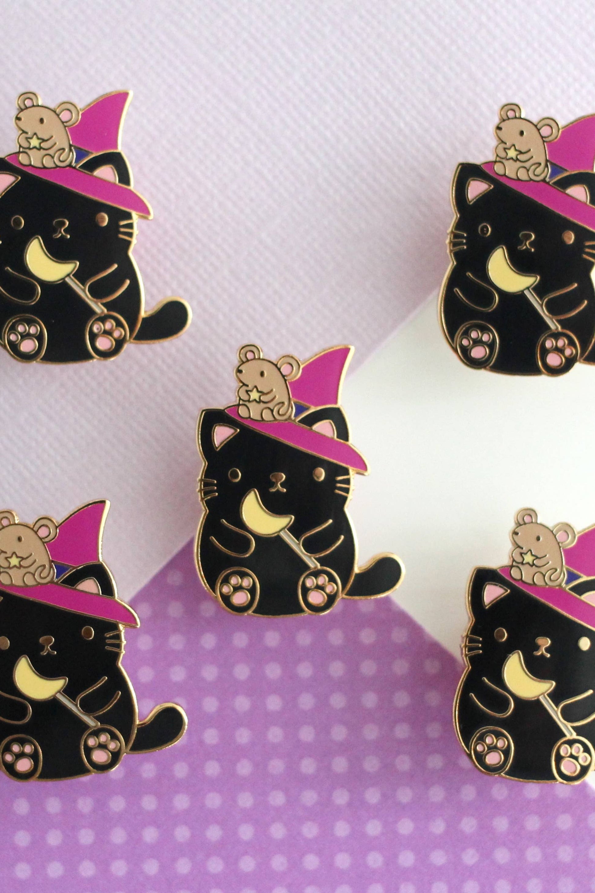 Collection d’épinglettes chat sorcier en émail – univers halloween