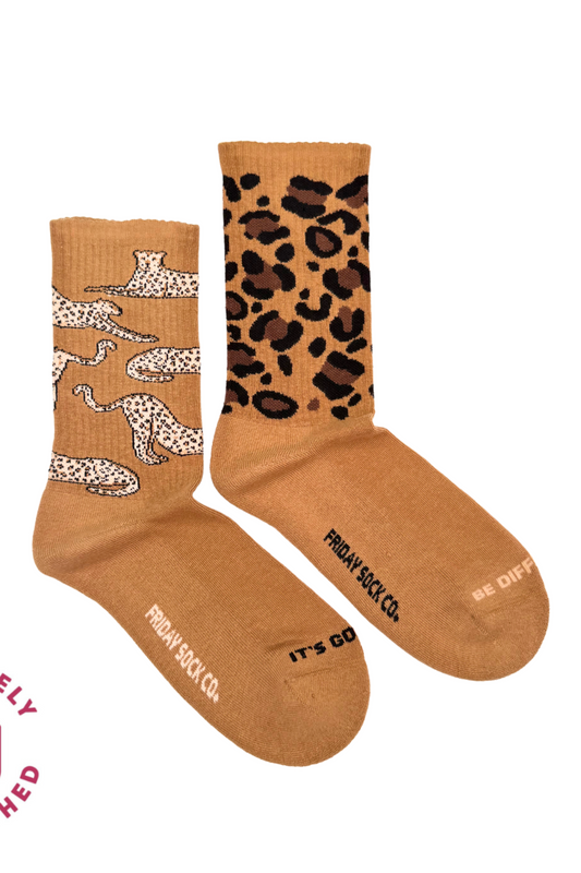 Détail des motifs léopard et félins sur chaussettes coton doux