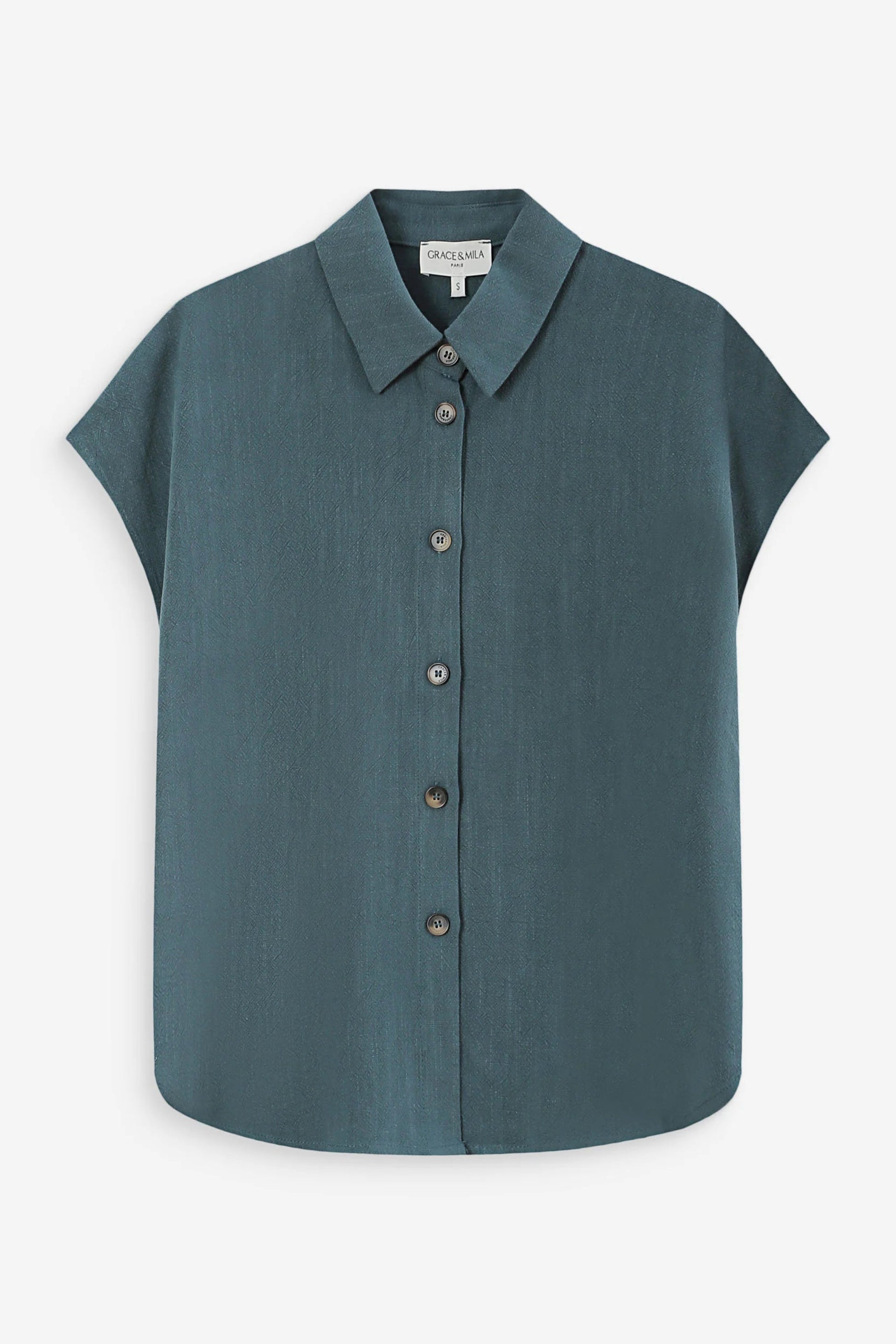 Chemise émeraude sur fond neutre avec fermeture boutonnée