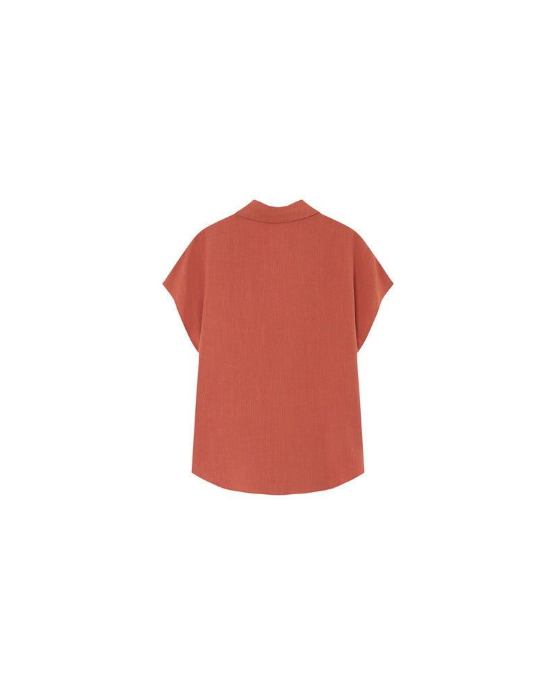 Vue arrière de la chemise fluide terracotta – Coupe ample et col classique