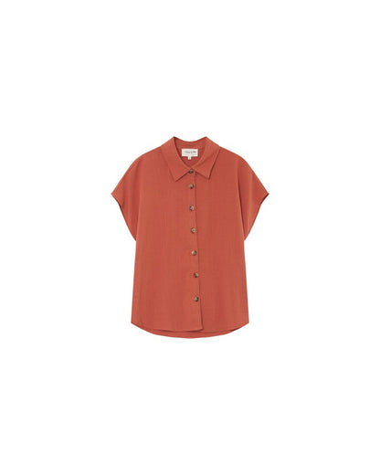 Vue avant de la chemise fluide terracotta – Boutonnage central et manches tombantes