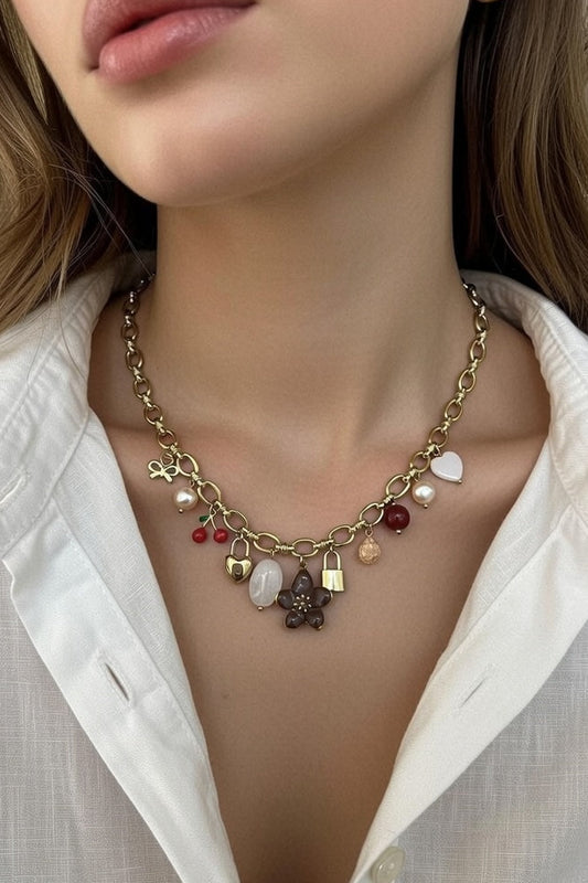 Collier à breloques dorées en acier inoxydable résistant à l’eau