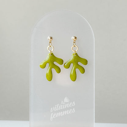 Boucles d’oreilles forme organique vert lime, plaqué or 24K