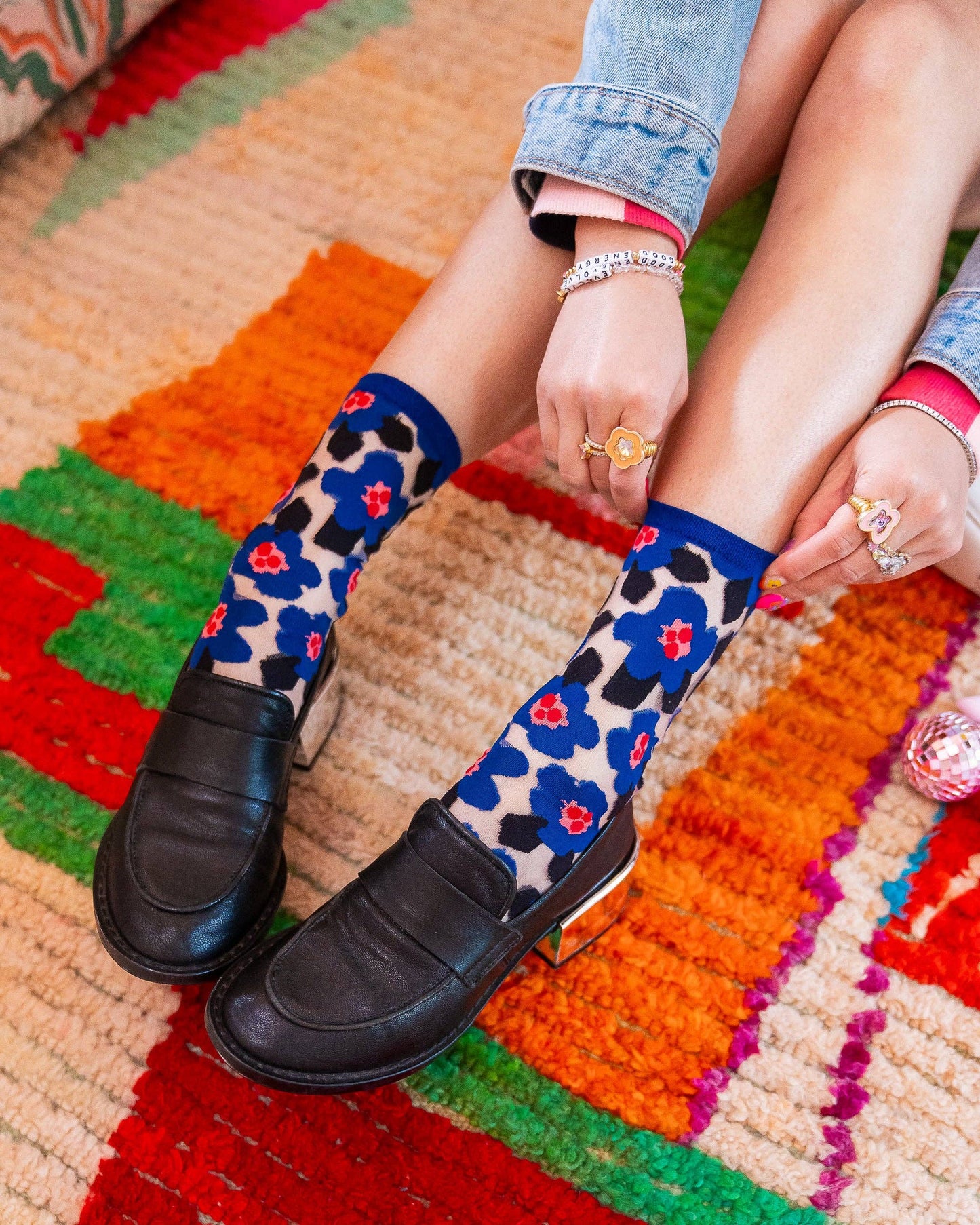 Chaussettes ras du cou transparentes à motif floral bleu vif: Taille I : convient aux modèles US W5.5-10