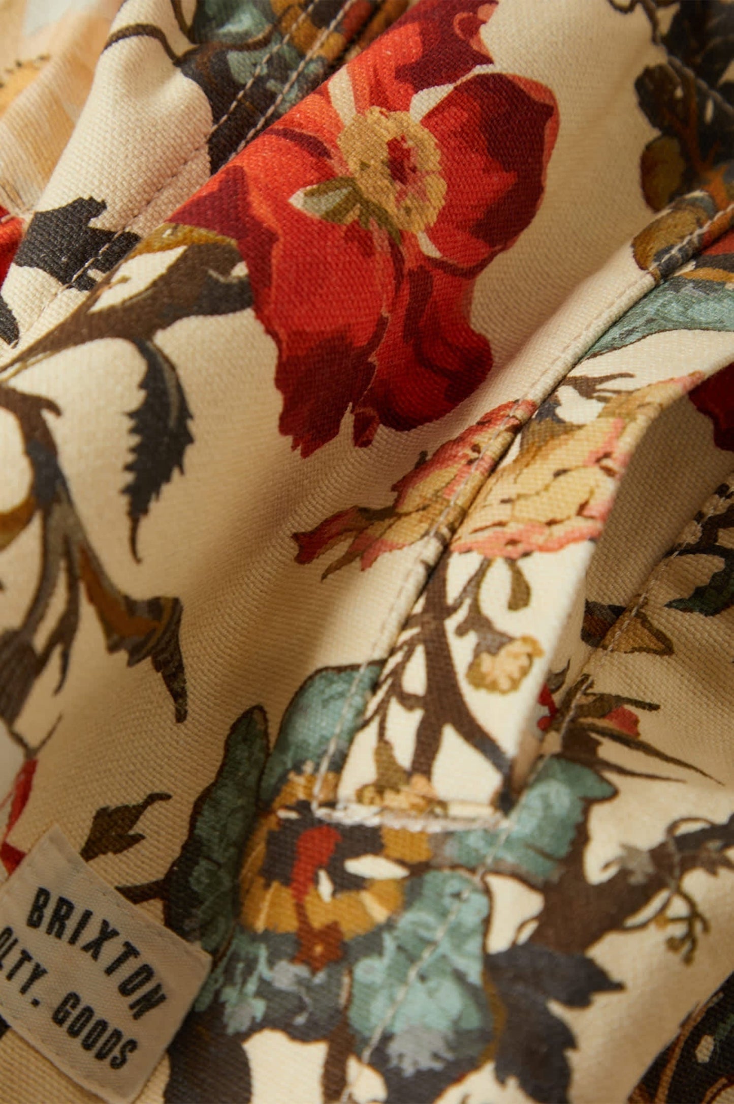 Zoom sur le tissu floral de la veste Lily, coton texturé imperméable