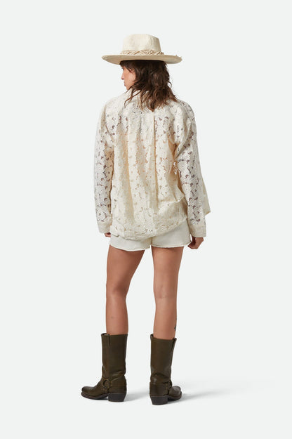 Chemise crème en dentelle vue de dos – coupe fluide et transparente