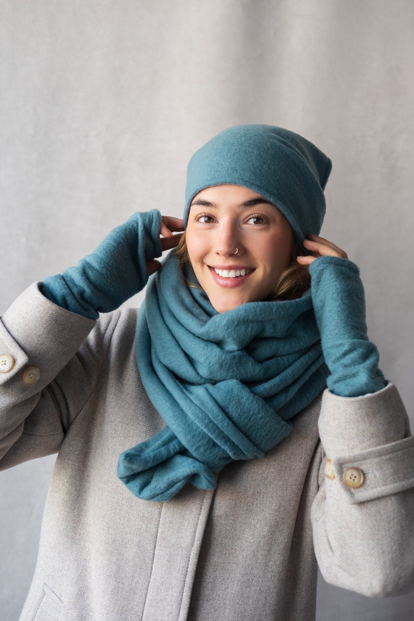 Écharpe ultra douce couleur vert portée