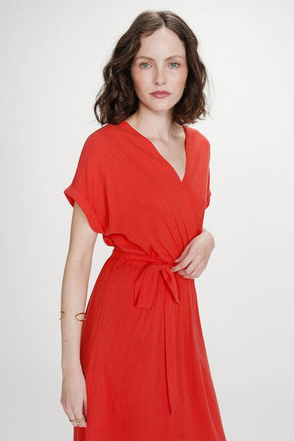 Judith Émeraude - Robe longue fluide ceinturée élégante
