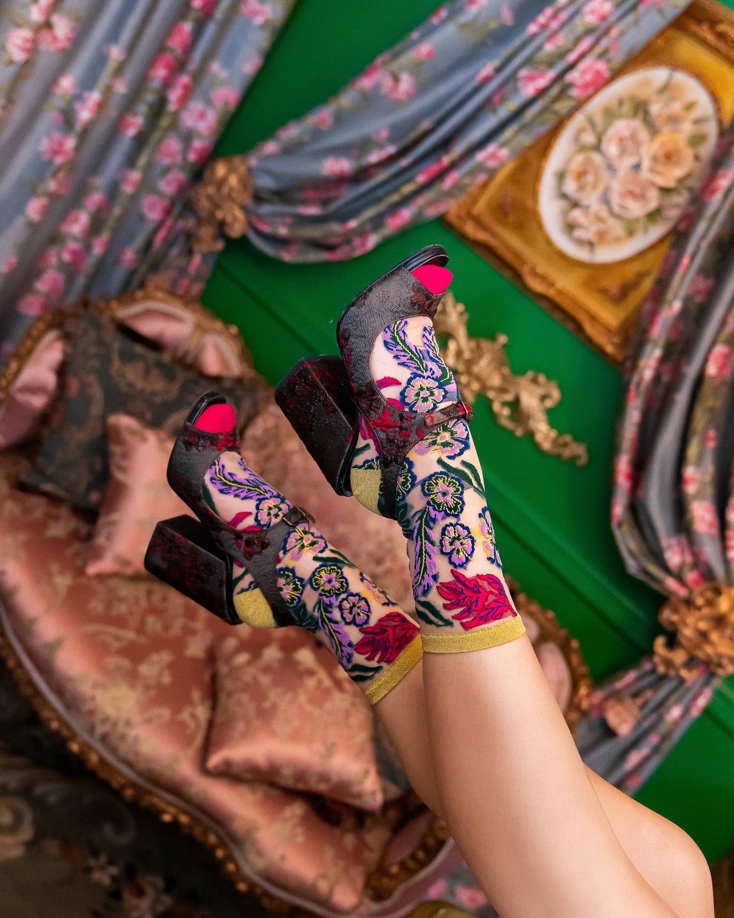 Chaussettes en tissu transparent à motif floral festif