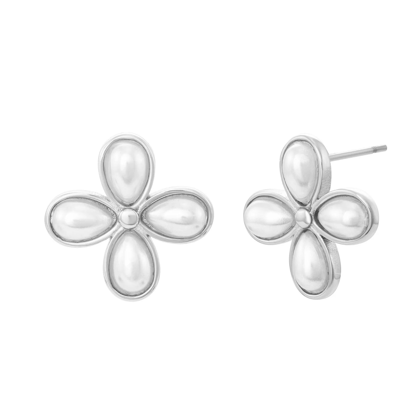 Boucles d’oreilles en forme de fleur finition argent avec perles nacrées – bijou chic vue studio