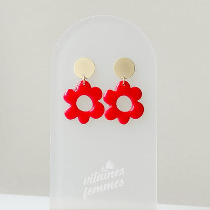 Boucles d’oreilles Florales – rouge vif en argile polymère et plaqué or 24K