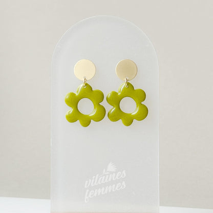 Boucles d’oreilles fleur vert lime en argile de polymère, légères et colorées