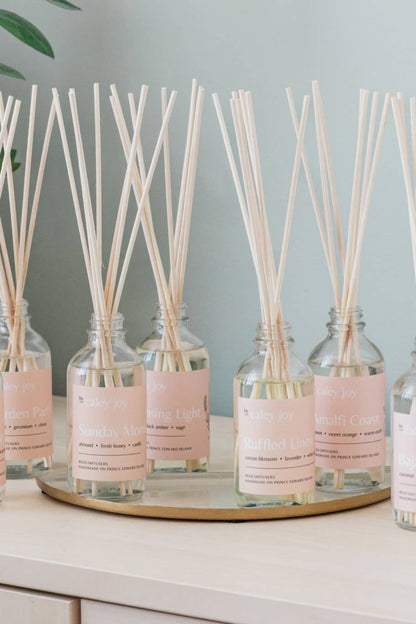 Collection de diffuseurs a roseaux en verre + parfum floral elegant longue duree