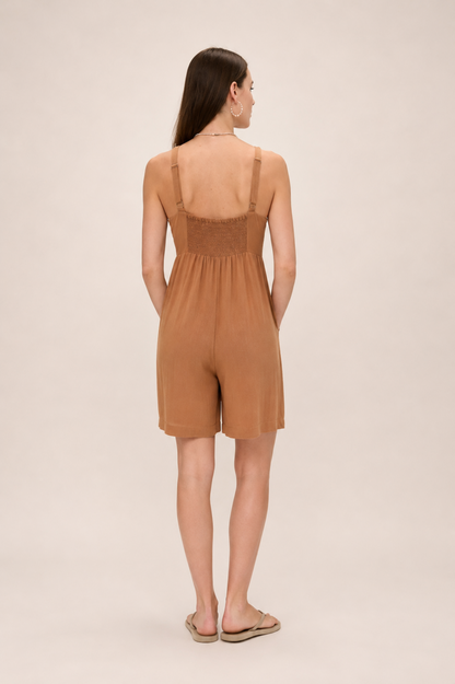 Vue de dos de la combinaison short Gentle Fawn avec bretelles ajustables, dos smocké et coupe courte fluide.