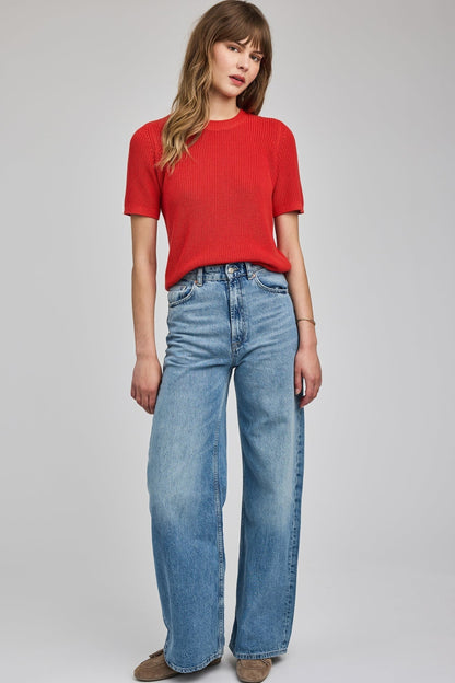 Haut en tricot Charlotte rouge corail tenue complète avec jean large