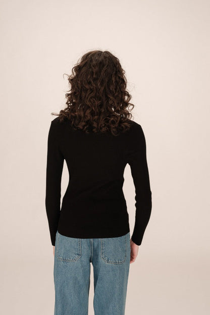 Haut noir Salem en maille côtelée porté, vue arrière