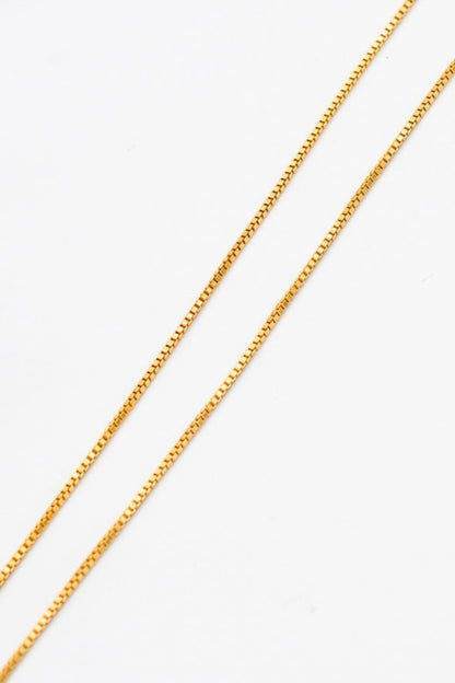 Détail de la maille fine en or rempli – finition lisse et brillante