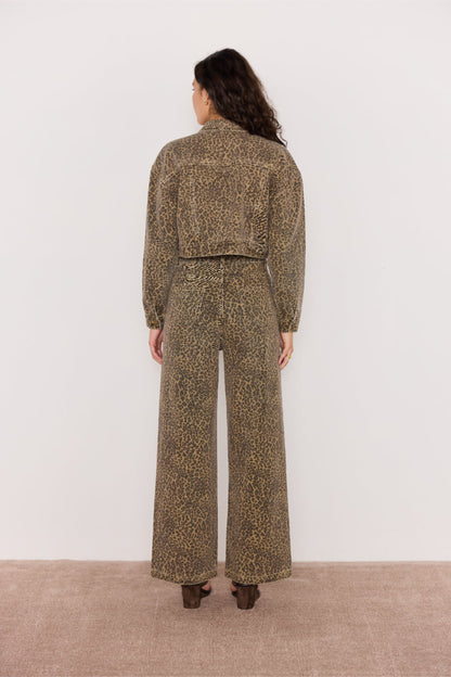 Vue arrière du Jean Anouk taille haute coupe large en coton imprimé léopard
