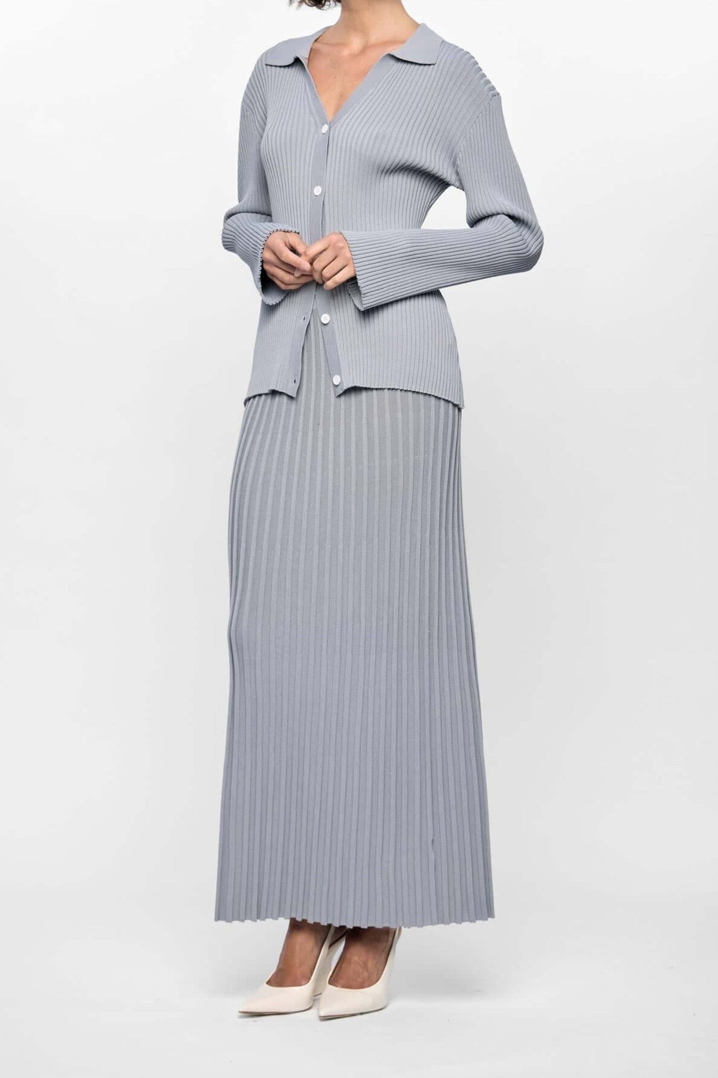 Jupe Vera bleu-gris poudré en maille côtelée – vue de profil, taille élastiquée