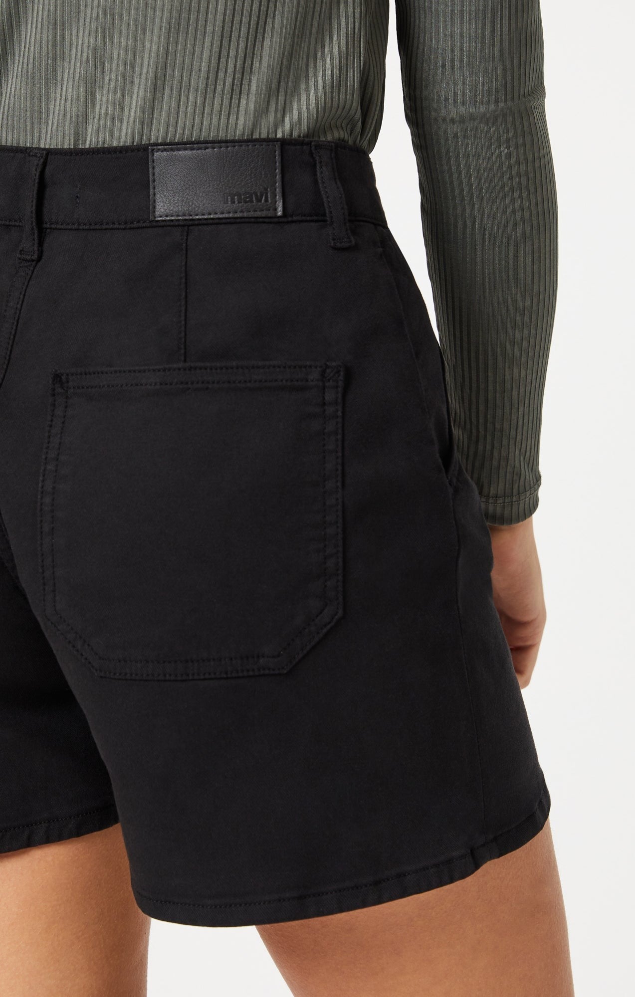 Kylie Short Noir Taille Haute à Coupe Minimaliste