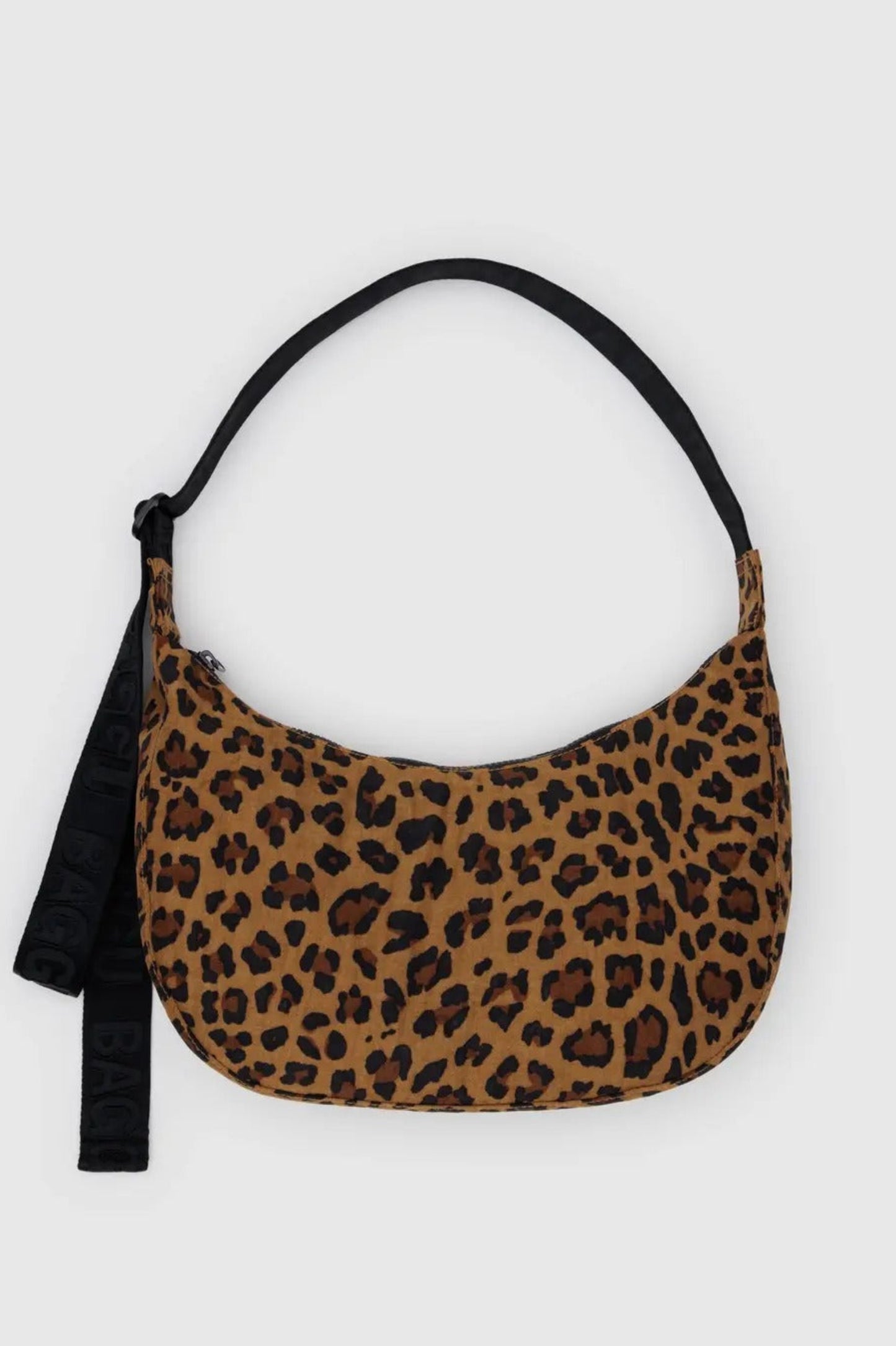 Sac croissant moyen léopard avec bandoulière ajustable – vue produit