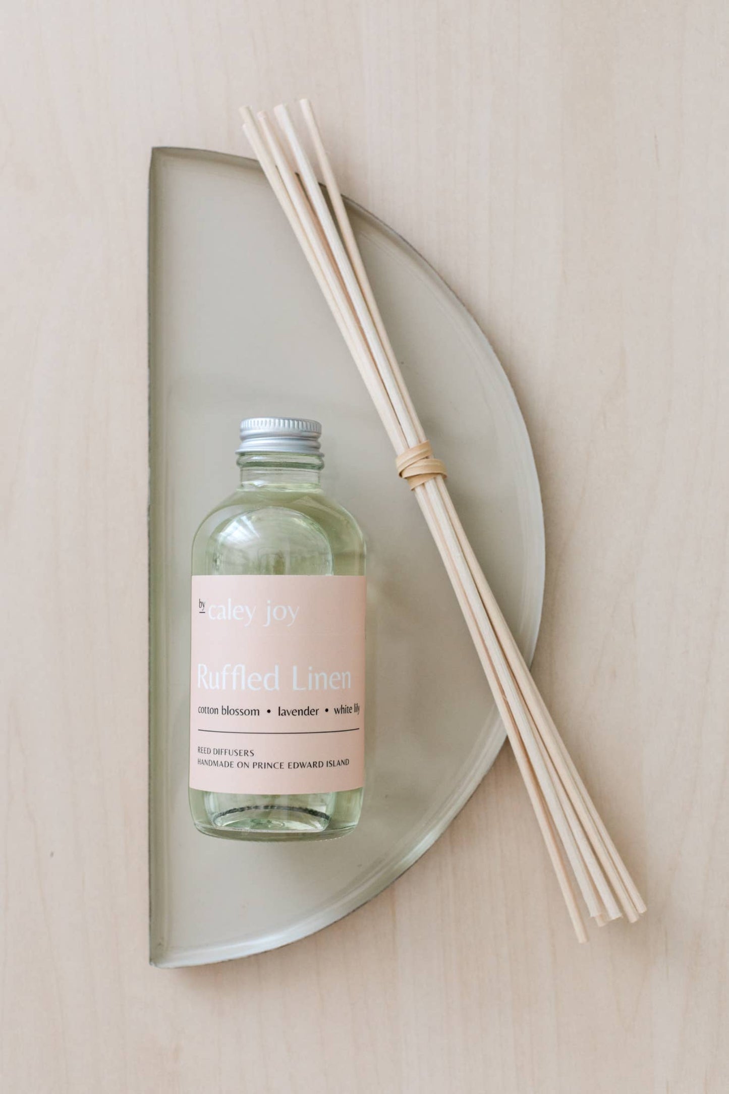 Detail bouteille diffuseur parfum linge frais fleur de coton et lavande