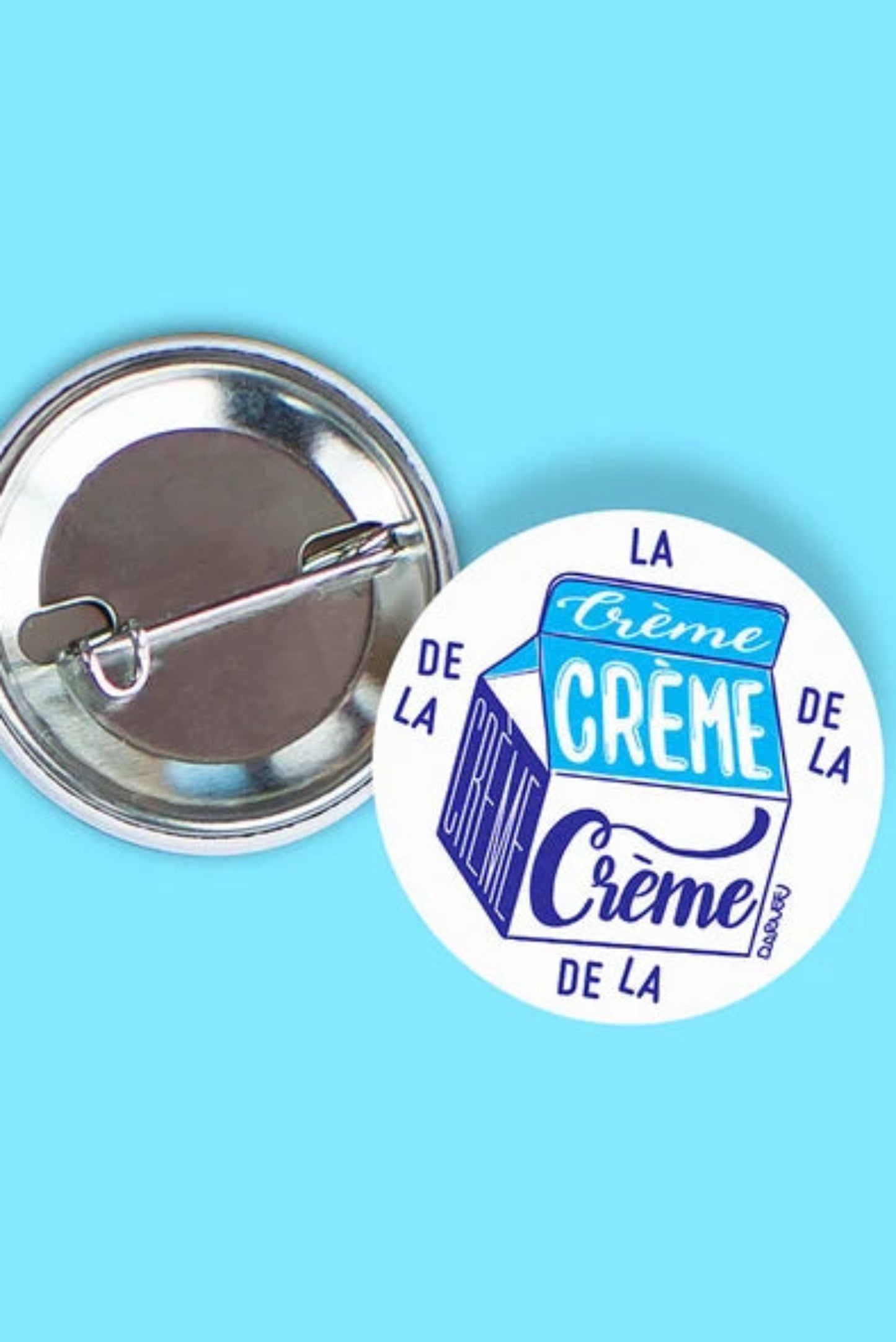 Macaron La crème de la crème fabriqué à Montréal avec design bleu et blanc.