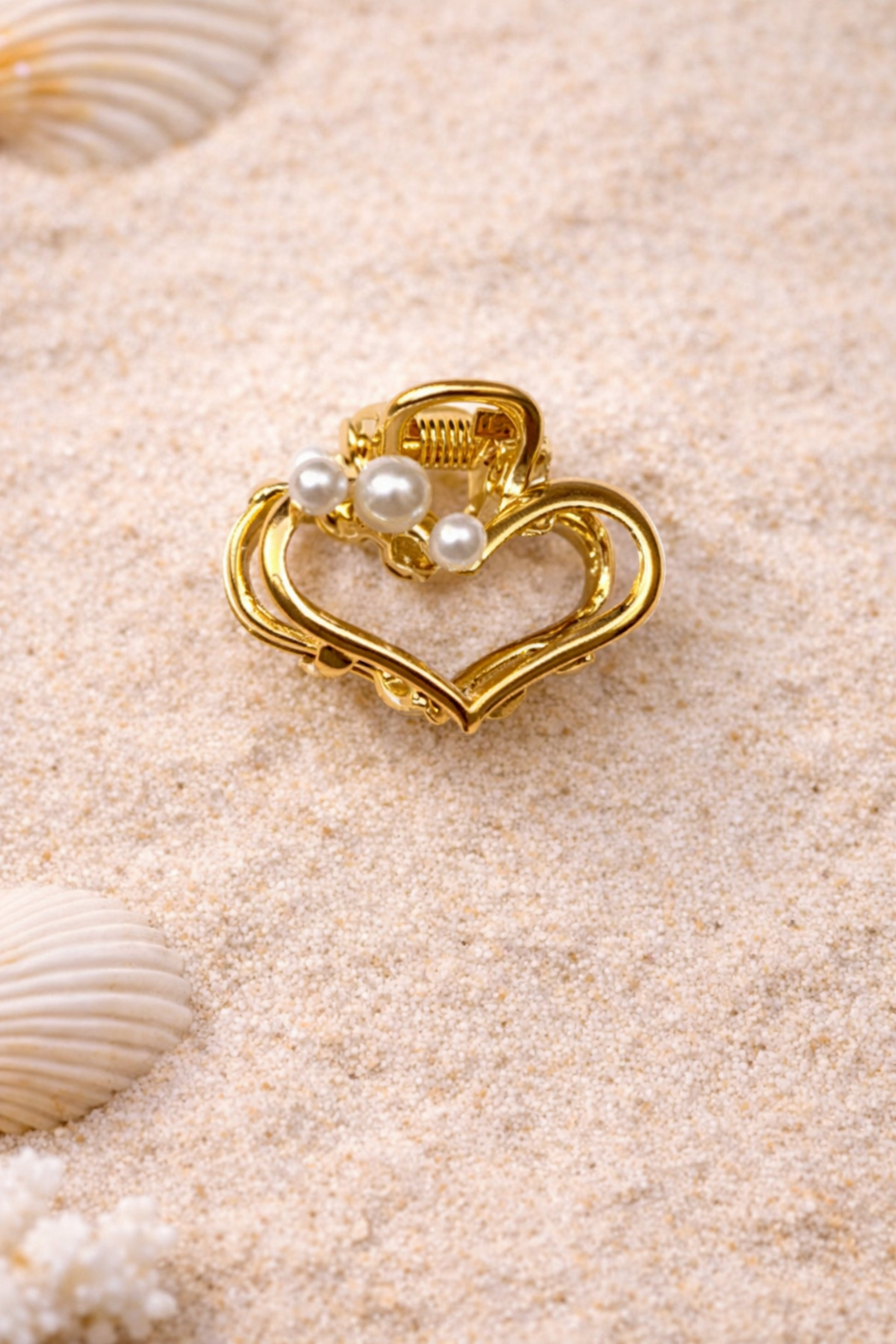 mini pince doree forme coeur avec perles blanches + accessoire romantique chic