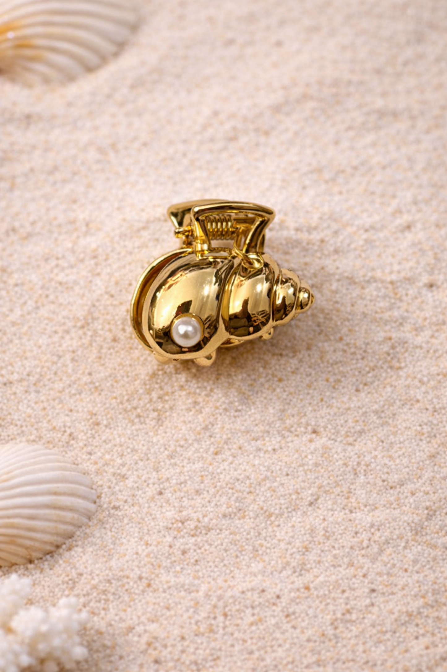 mini pince doree forme coquillage avec perle + inspiration bord de mer