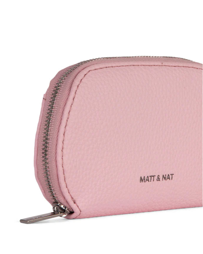 Porte-cartes rose quartz vue de face, finition texturée et fermeture zippée.