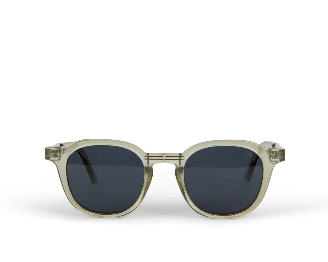 Lunettes de soleil Nika olive - vue de face sur fond blanc