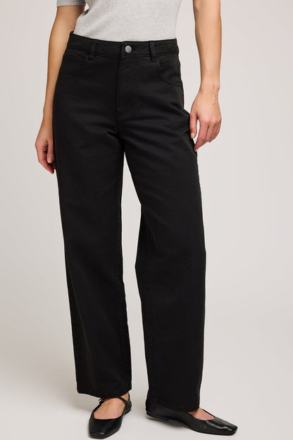 Vue de face du pantalon droit noir en sergé de coton avec taille haute