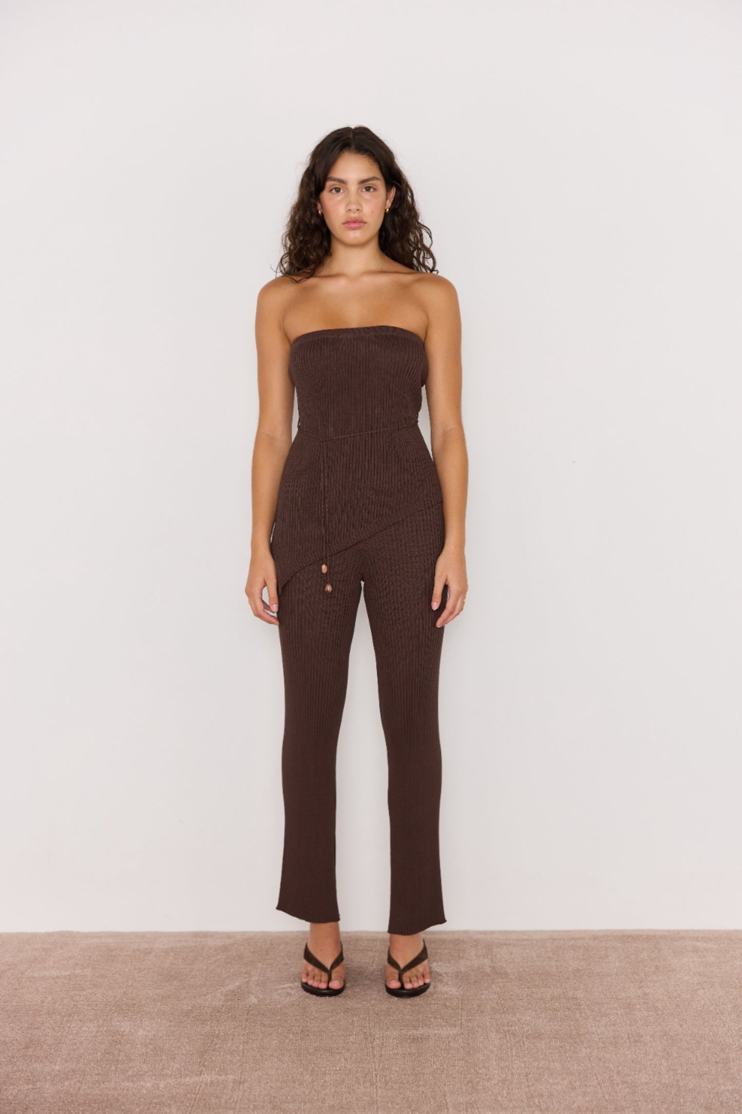 Pantalon slim en maille chocolat, vue de face