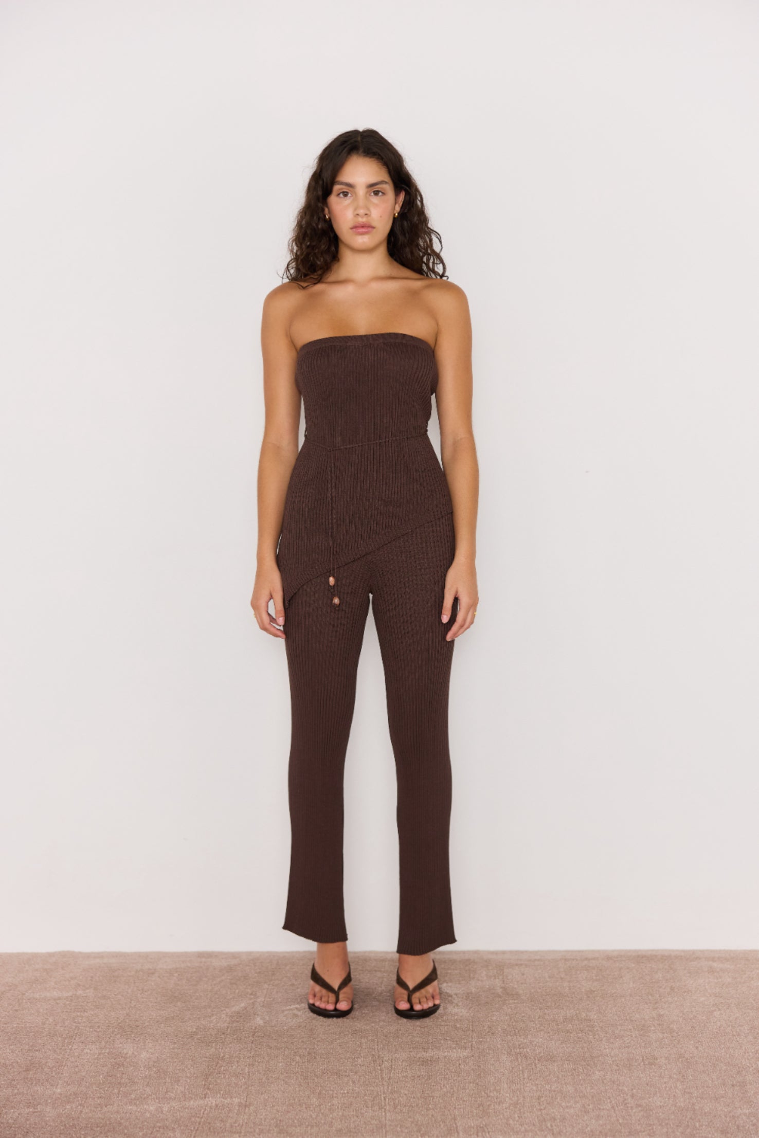 Pantalon slim en maille chocolat, vue de face