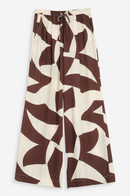 Pantalon Denise chocolat vue avant avec coupe droite fluide et taille elastiquee