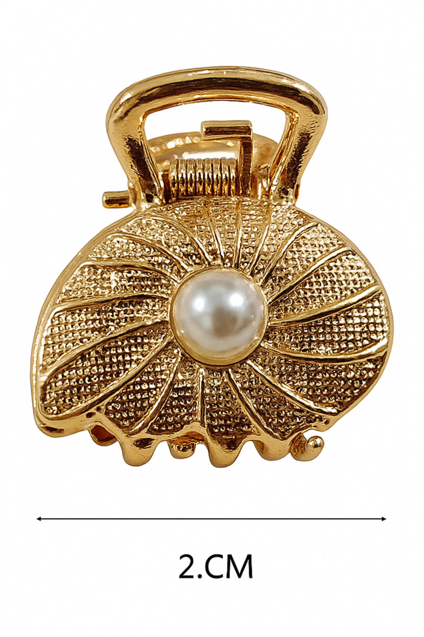 Pince cheveux escargot de mer dorée avec détail perle, inspiration océan élégante