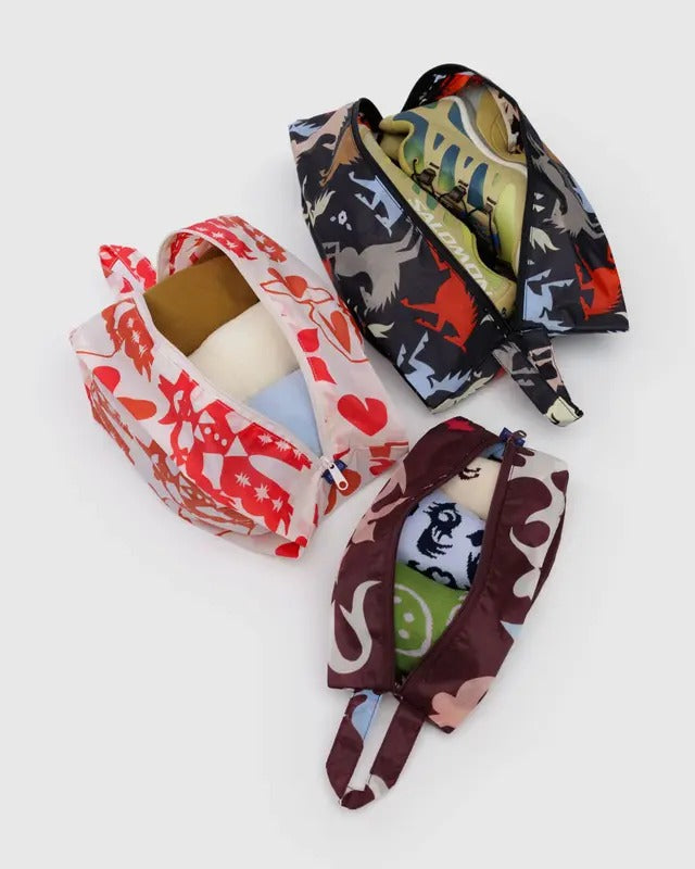Pochettes Baggu ouvertes montrant leur capacité de rangement – motifs western variés