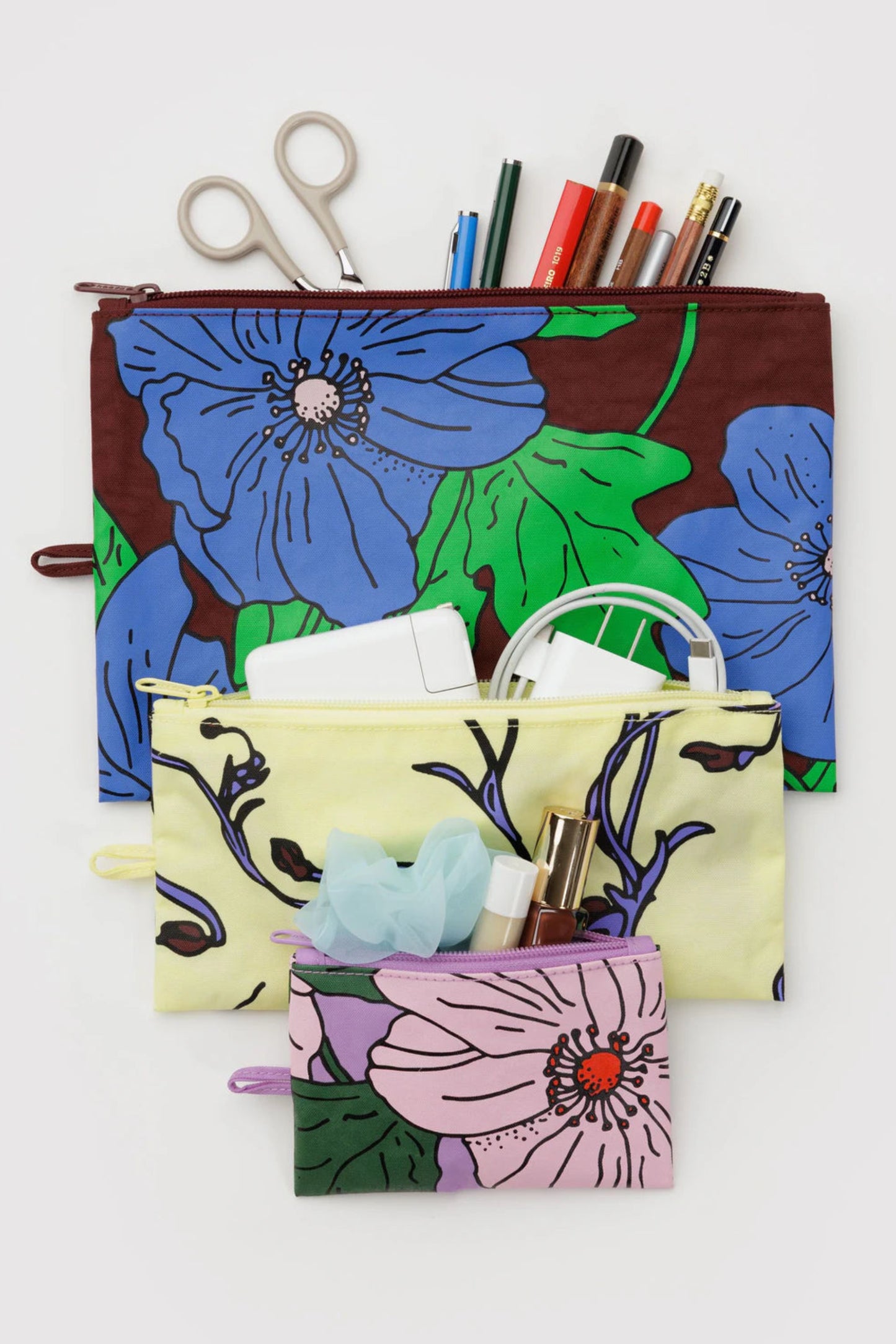 Trio de pochettes Coquelicots remplies d’objets – imprimé floral coloré