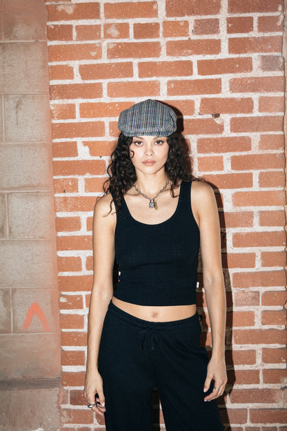 Débardeur Pointelle noir porté – vue de face, coupe près du corps