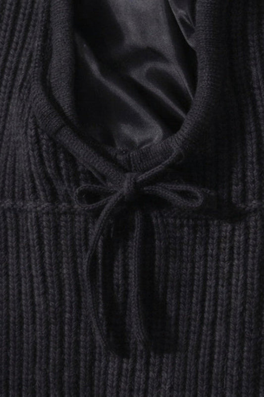 Détail du lien à nouer de la capuche – finition cachemire