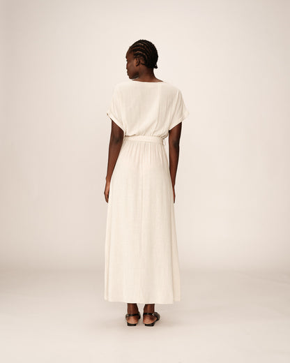 Judith Beige - Robe longue Élégante à Encolure Croisée et Taille Ceinturée