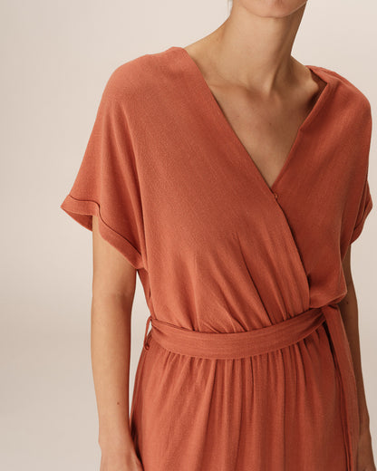Judith Terracota - Robe longue fluide ceinturée élégante
