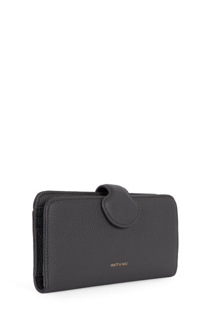 Vue en angle du portefeuille plié couleur charbon avec languette et logo doré discret