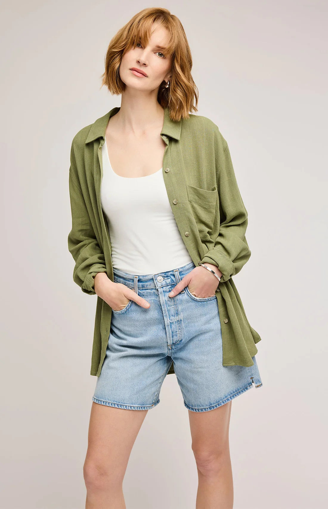 Chemise Portia verte matcha vue de face – style décontracté avec boutons