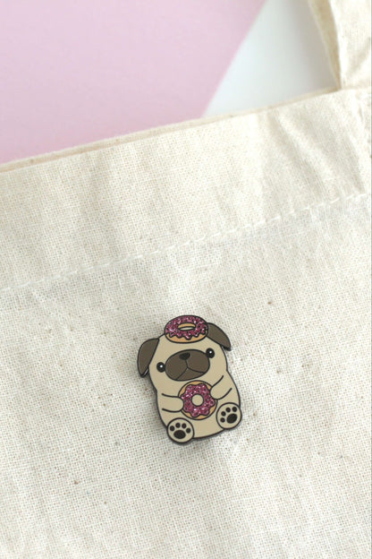 Épinglette pug donut sur sac en tissu – accessoire mignon