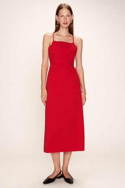 Robe longue rouge vue de face – style épuré et chic

