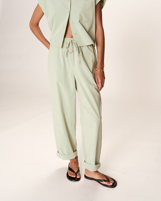 Vue face du pantalon vert menthe – coupe droite et cordon