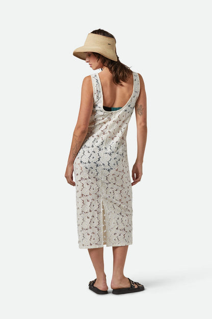 Vue arrière de la robe cache-maillot – décolleté profond et fente au bas